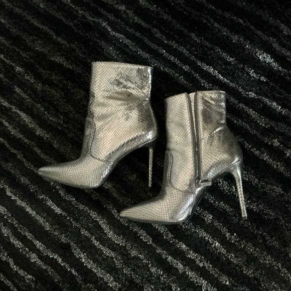 MICHAELKORS SLEEK NEW NVR WORN METALLIC GENUINE LEATHER LEATHER BOOTS! - Picture 8 of 16